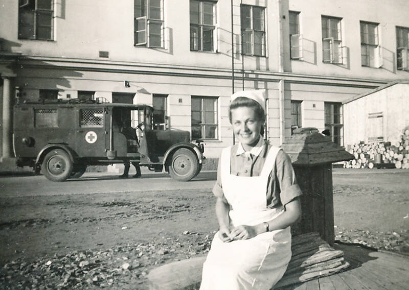 Lotta sitting outside a war hospital in Kemi