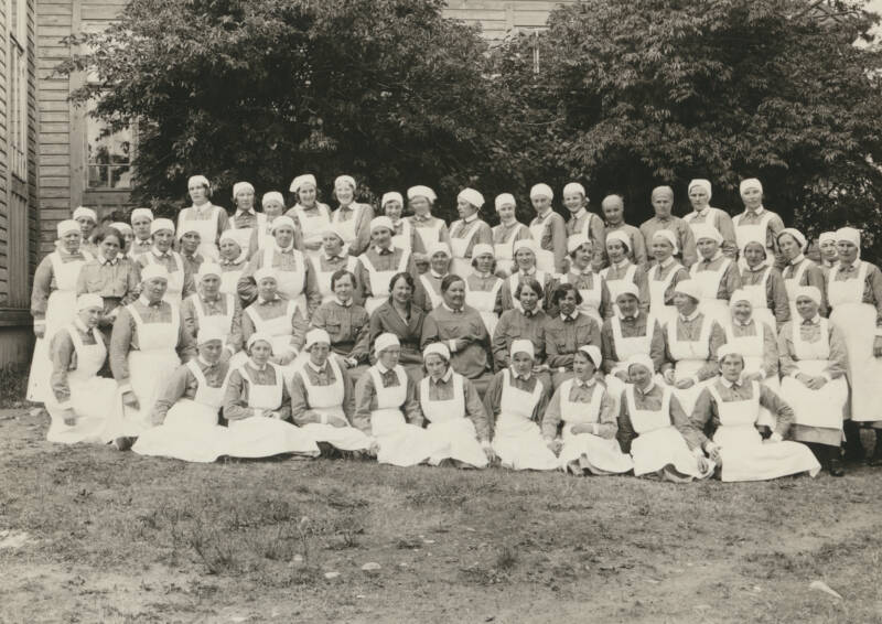 Lottas of Launoinen in 1933.