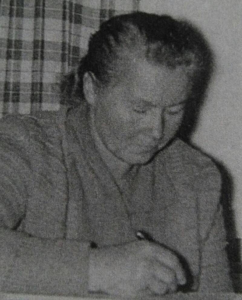 Johanna kirjoittamassa