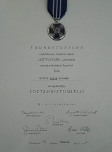 Maijan lottamuistomitalin lappu