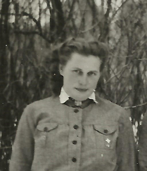Kerttu lottapuvussa