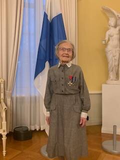 Annikki lottapuvussa